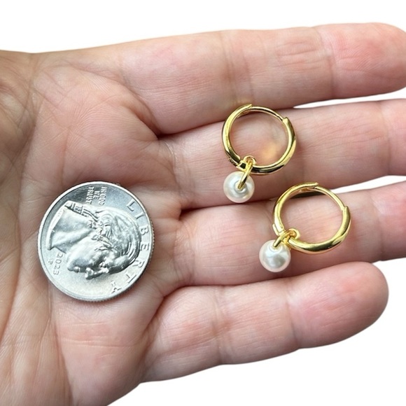 New 🎁 Minimalistic Gold Hoop Earrings - Picture 5 of 7